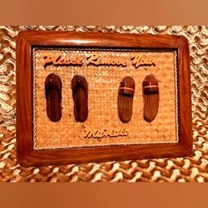 Vintage Hawaiian koa wood home decor sign "please remove your shoes. Maholo"